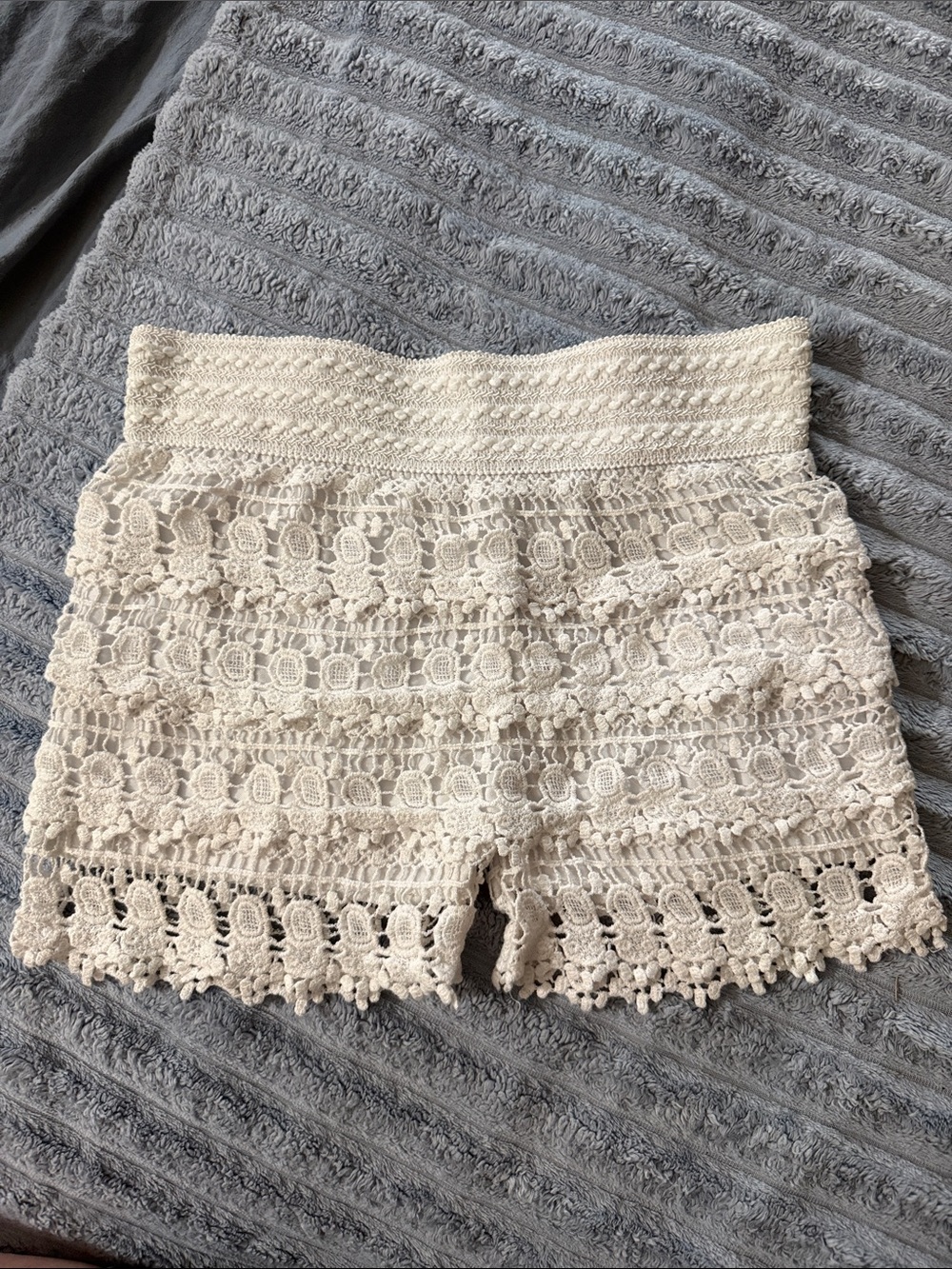 Vintage Y2K Lemon Tree White Tiered Crochet Lace Shorts